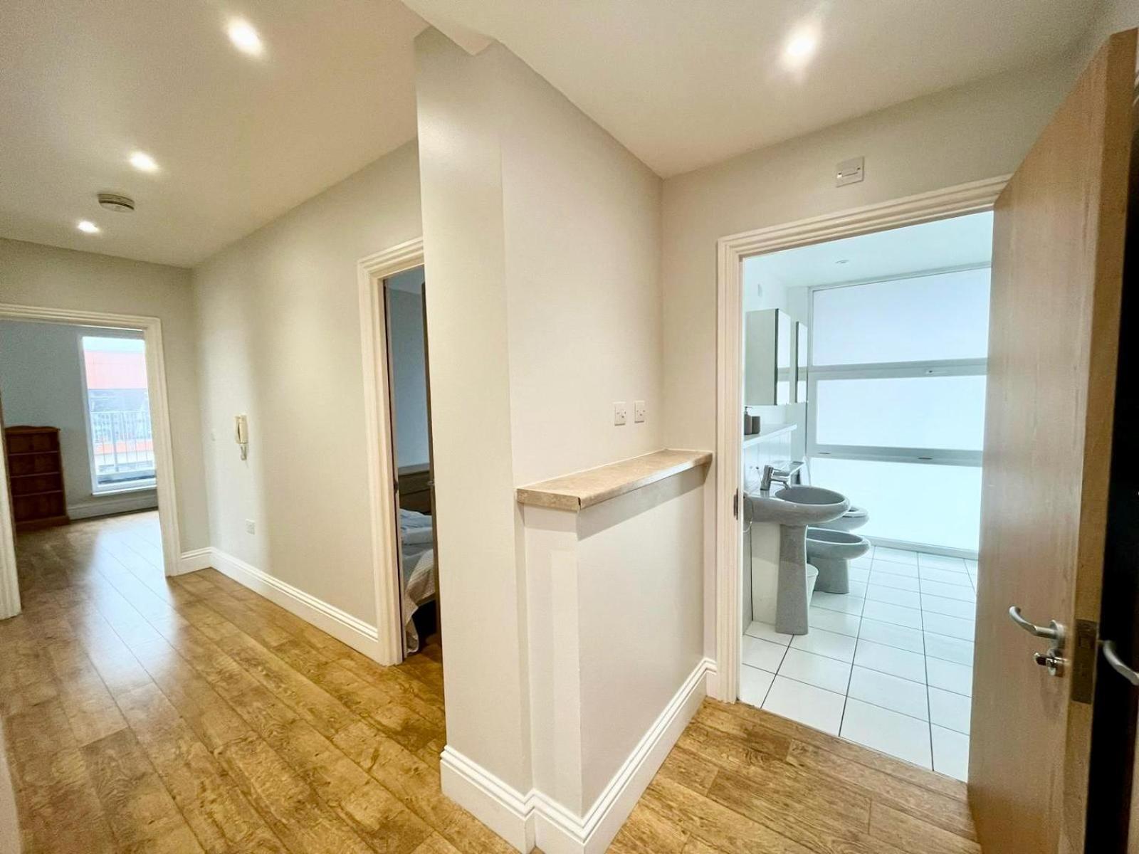London Modern Flat Near Transports Apartment Exterior photo