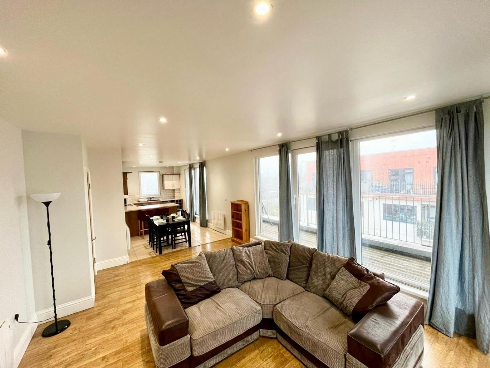 London Modern Flat Near Transports Apartment Exterior photo